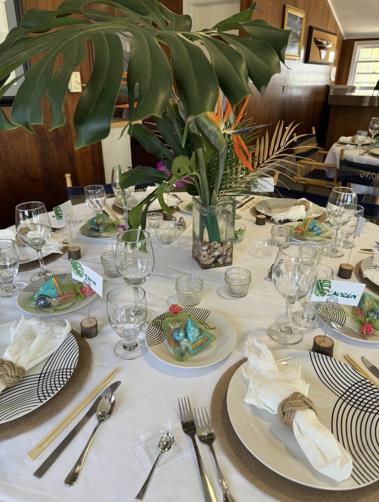 Monstera leaf centerpiece with personalized place cards